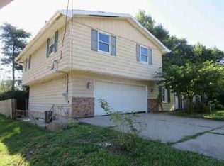 516 Allyn St, Creve Coeur, IL 61610