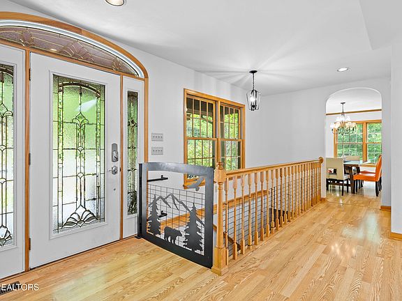 4th image of 229 Cobblestone Way