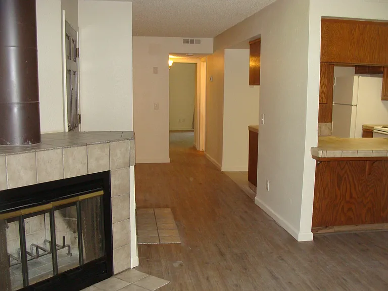 343 W Herndon Ave — Photo 8