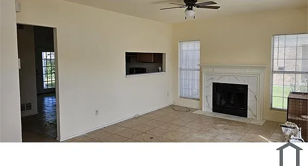 3 bed, 1386 sqft, $1,990 — Photo 3