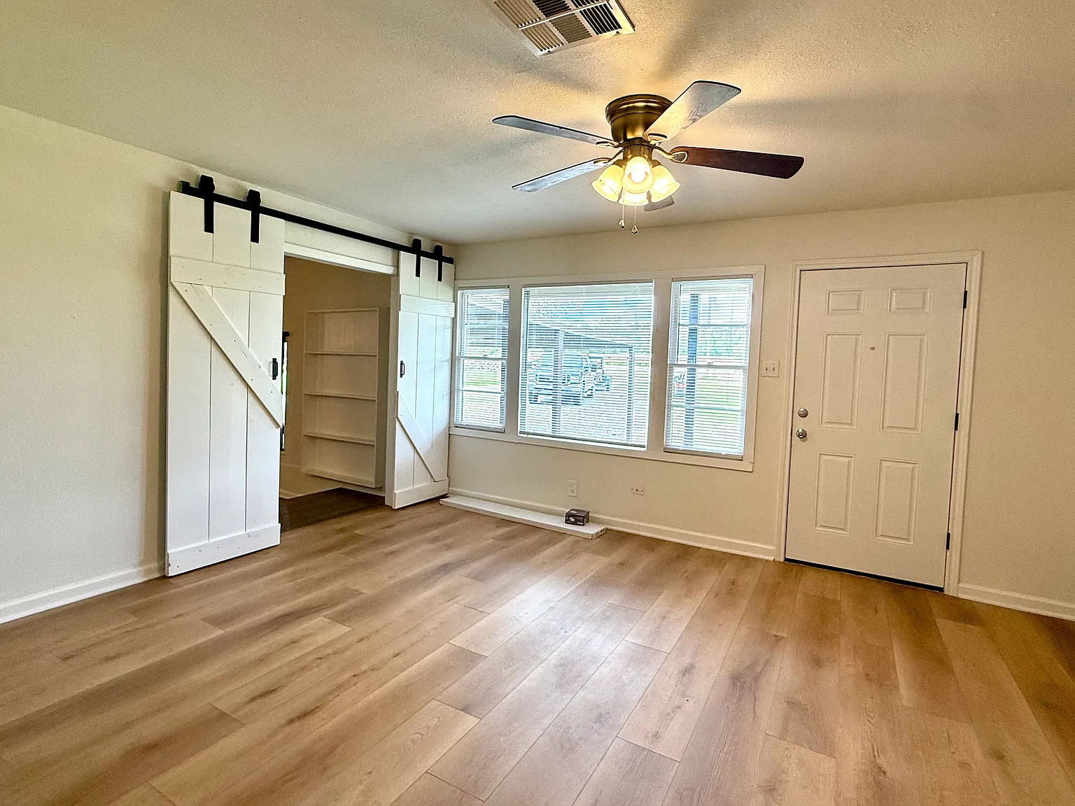 3 bed, 1701 sqft, $2,100 — Photo 4