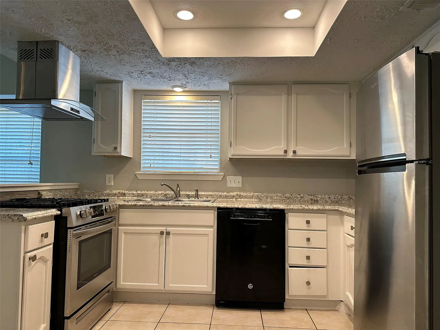 3 bed, 2.0 bath, 1569 sqft, $1,750 — Photo 2