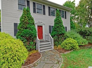 140 Crestview Dr, Chatham, NY 12037