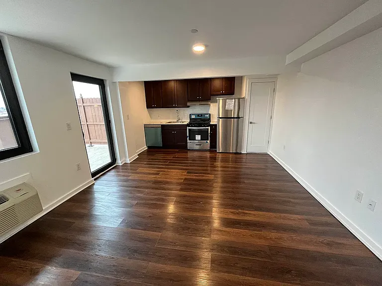 864 Willoughby Ave #4A — Photo 2