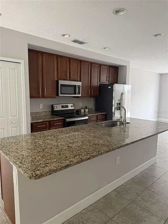3 bed, 2.5 bath, 1591 sqft, $1,995 — Photo 2