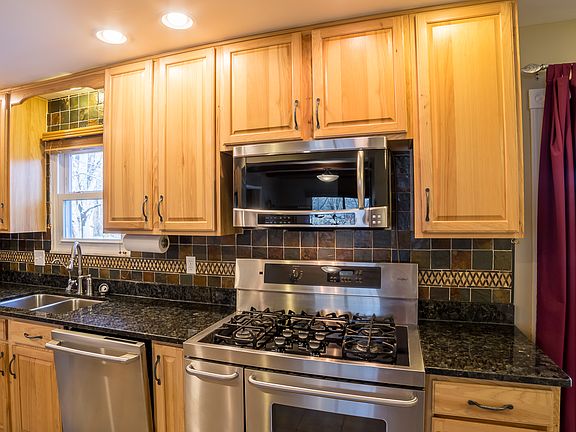 5th image of 1042 Wembley Ct