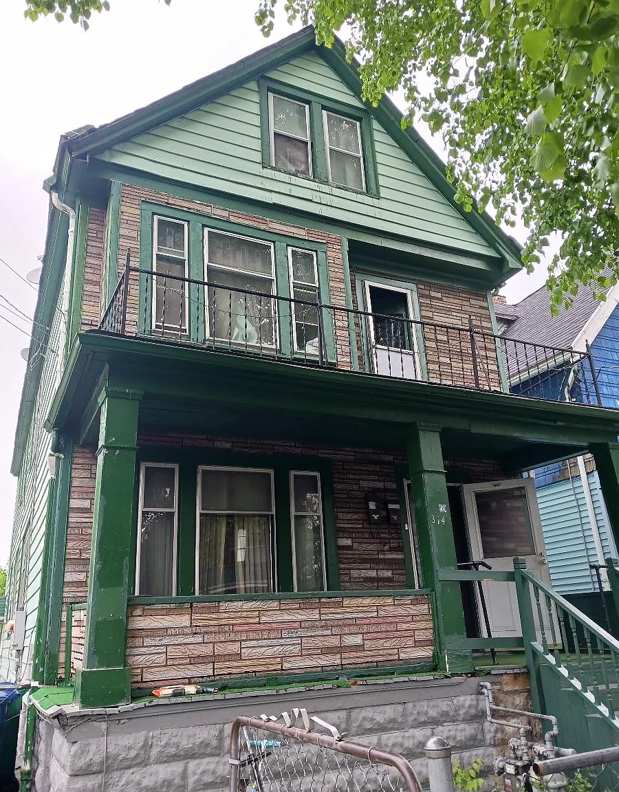 3 bed, $1,000 — Photo 1