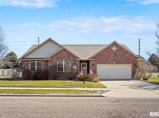 1816 Deerfield Dr, Morton, IL
