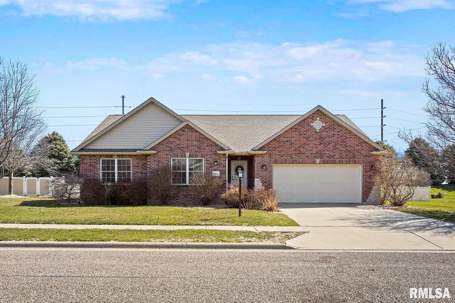 1816 Deerfield Dr photo 1