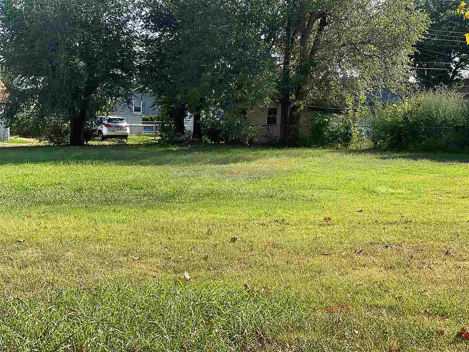 2nd image of 1901 W Warner Ave