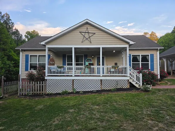 351 Friendship Church Rd, Drakes Branch, VA 23937