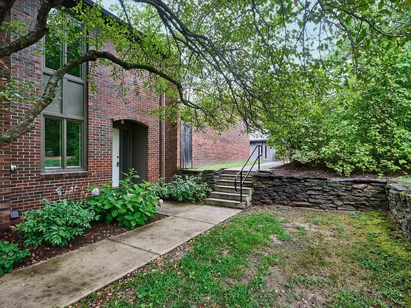 18 Webster Ct, Amherst, MA 01002