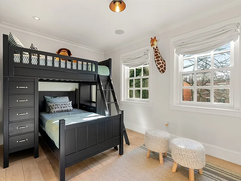 6 W Hill Pl — Photo 11
