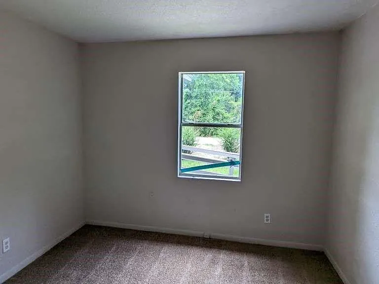 215 Blackshear St — Photo 6