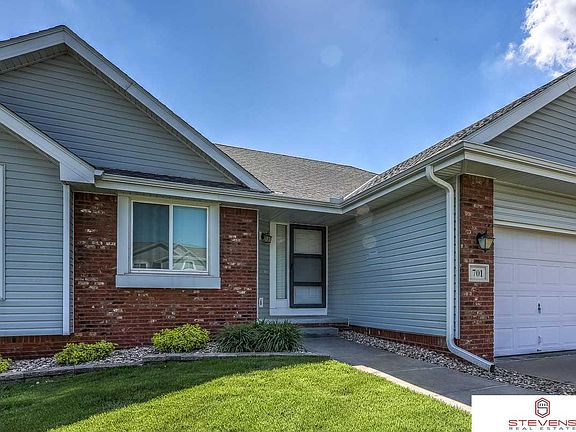 3rd image of 701 Diamond Ln