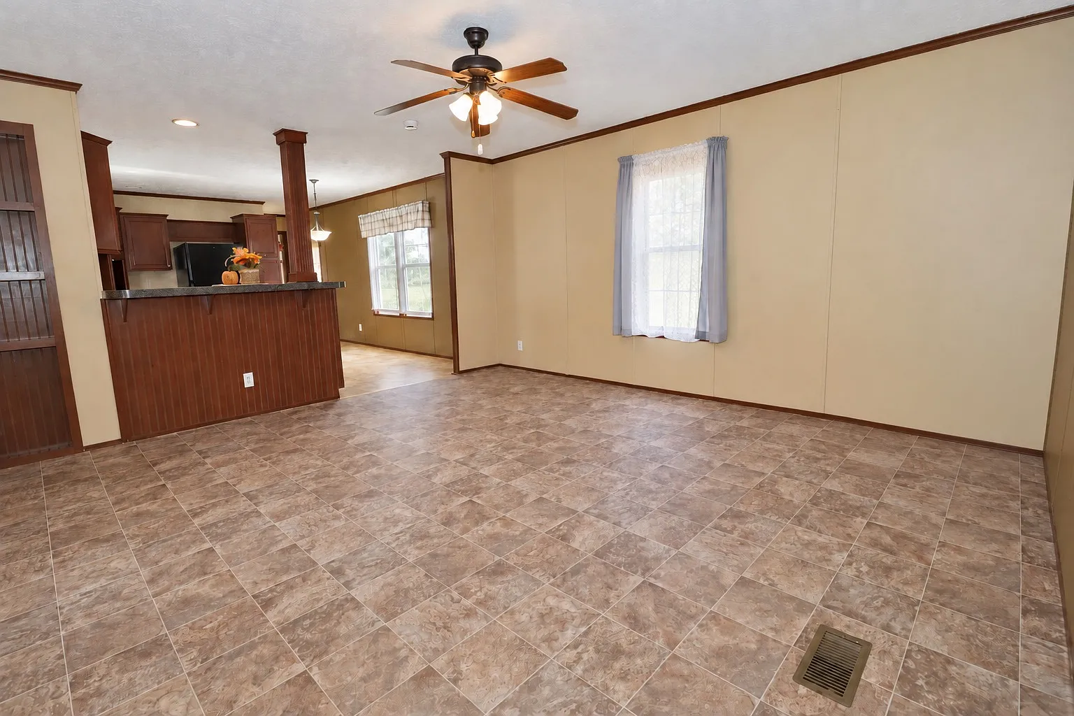 3 bed, $1,200 — Photo 3