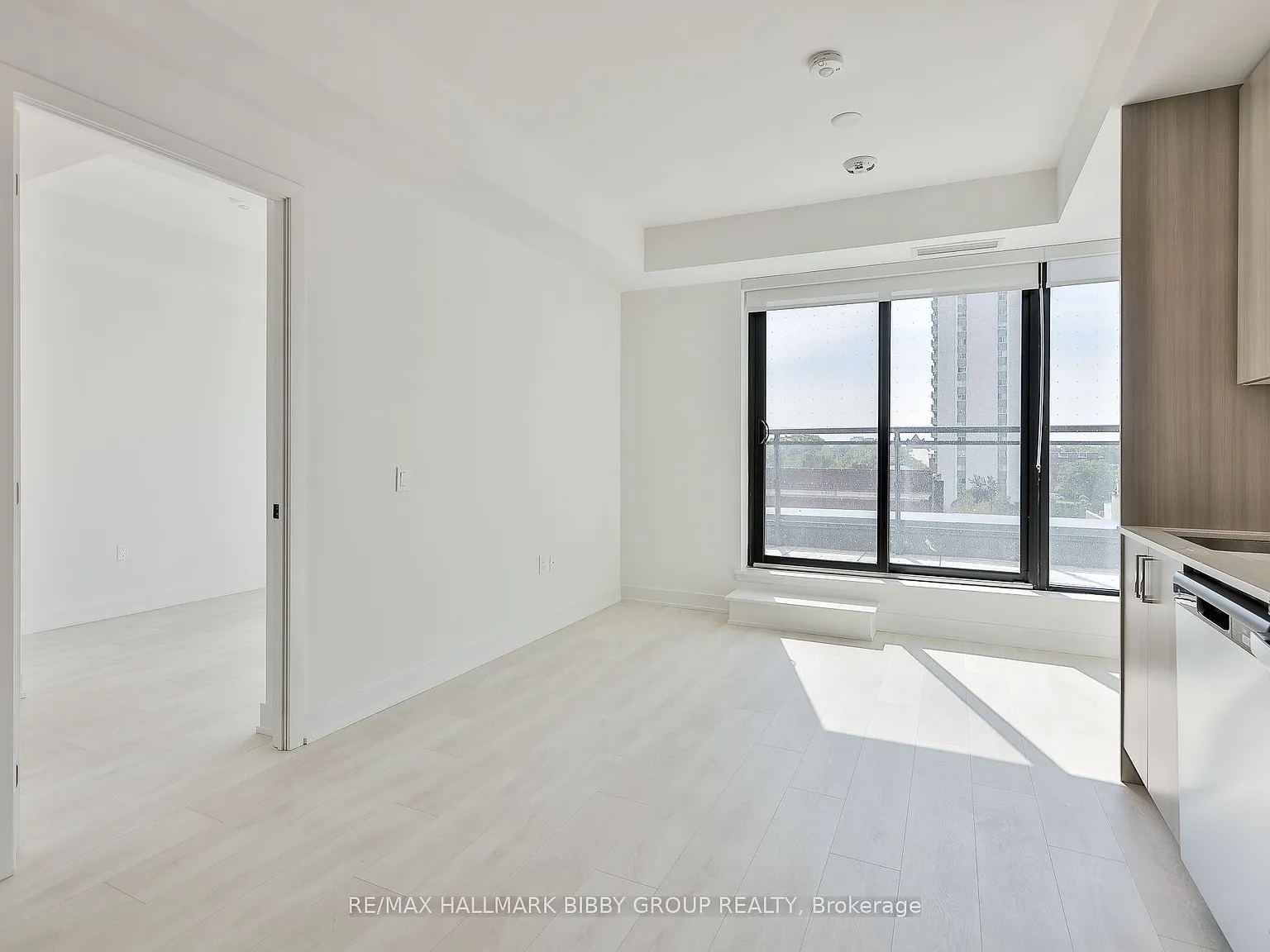 Motto Condos — Photo 4
