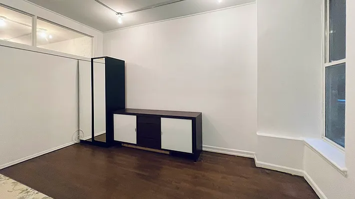 Rented by Aizer Realty Group | media 17