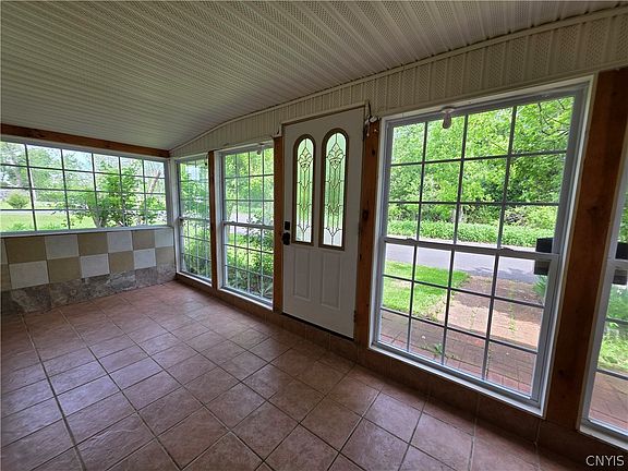 3rd image of 1812 Culver Ct