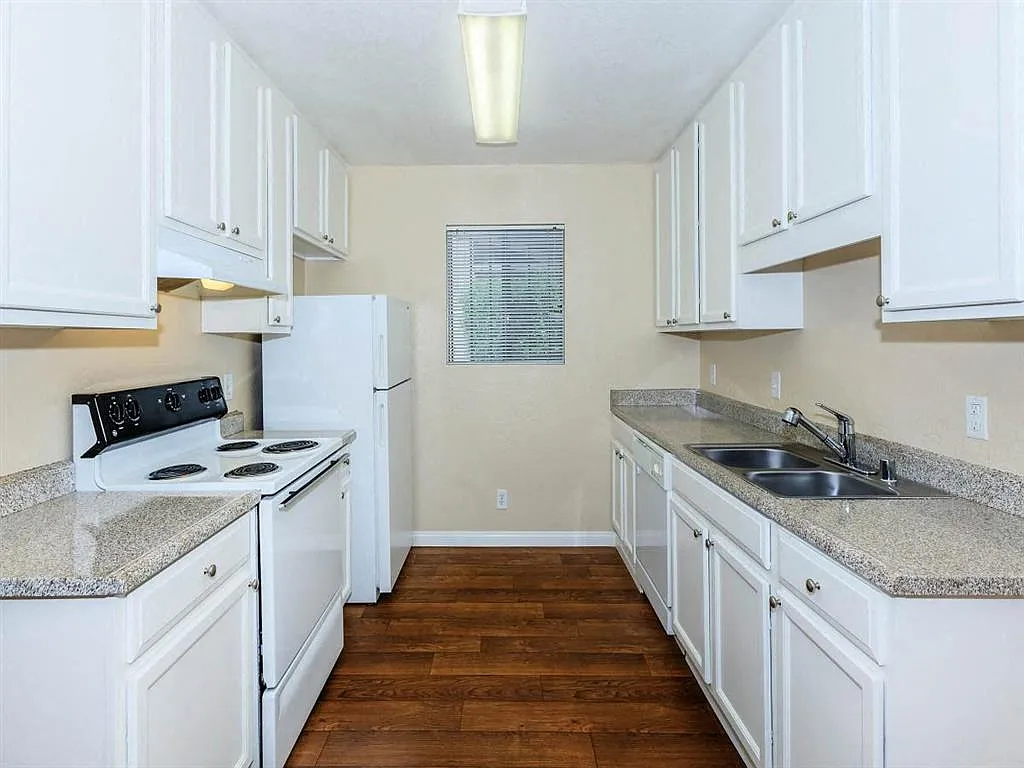 San Jacinto RC Apartments — Photo 4