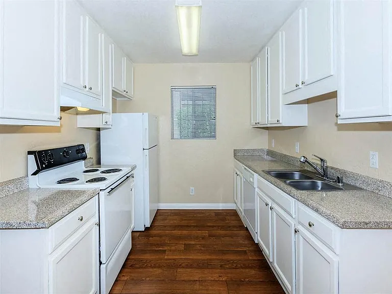 San Jacinto RC Apartments — Photo 4
