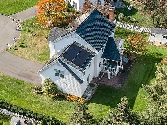 3rd image of 32 Chesterwood Ct