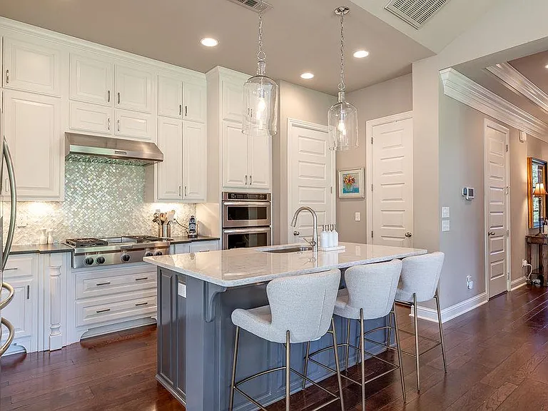 1235 E Adelaide Ln — Photo 6