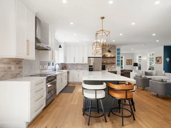 70 Indian Pond Rd, Kingston, MA 02364