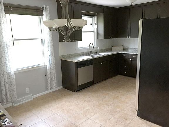 Newly updated, spacious kitchen