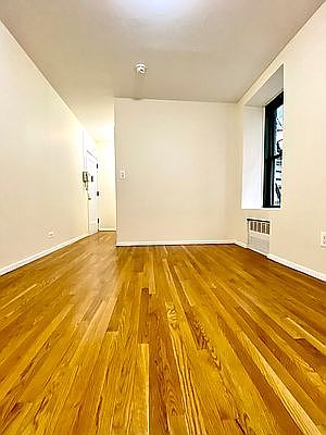3rd image of 516 E 79th St APT 1E