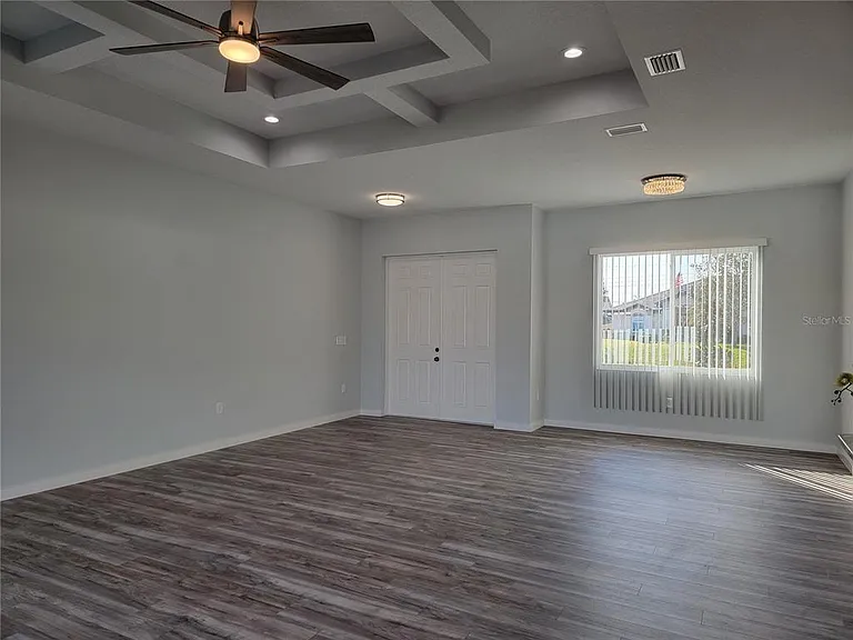 2646 Logsdon St — Photo 15