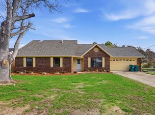 228 Lakeside Ln, Mary Esther, FL 32569