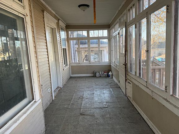 5th image of 668 Jessamine Ave E