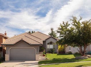 2207 S Sirocco Dr SW, Calgary, AB T3H 2T9