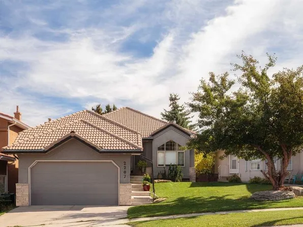 2207 S Sirocco Dr SW, Calgary, AB T3H 2T9