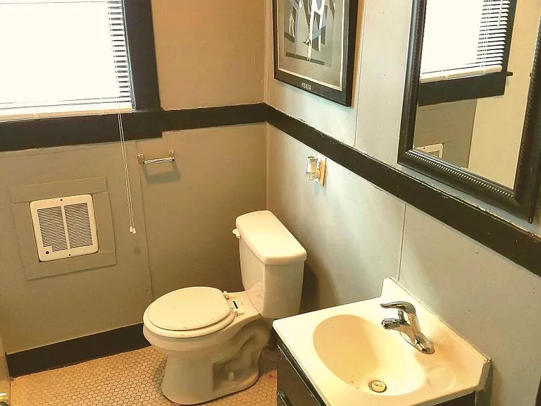 Bath w/tub shower combo