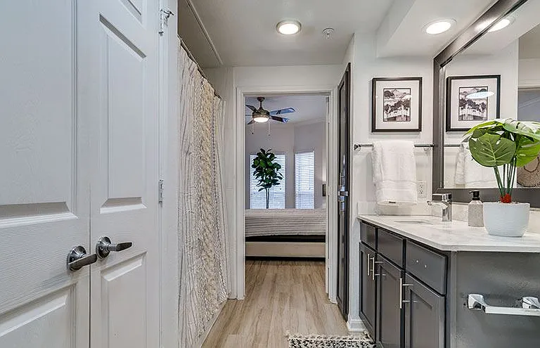 NEO at Midtown Apartments — Photo 20