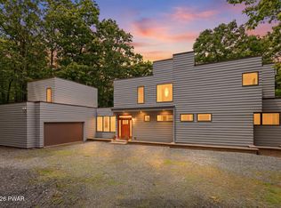 128 Broadmoor Dr, Lords Valley, PA 18428