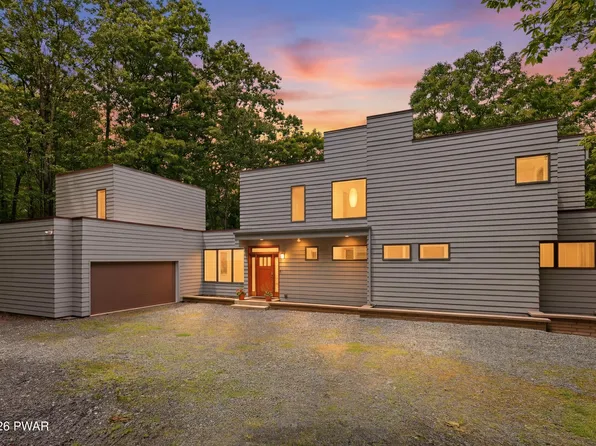 128 Broadmoor Dr, Lords Valley, PA 18428
