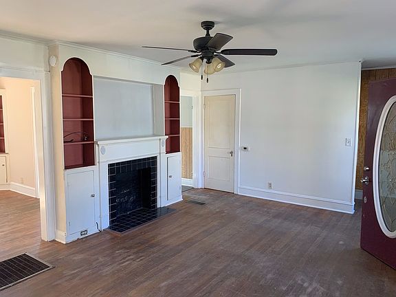 3rd image of 123 E Robinson Pl