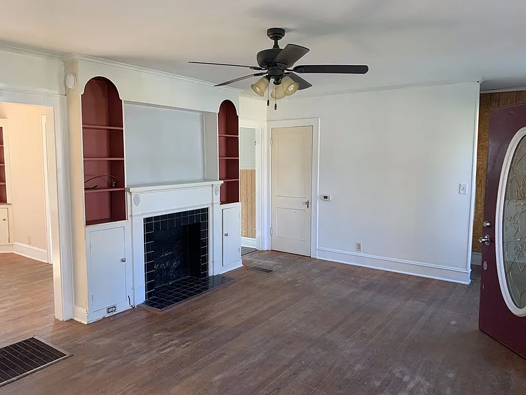 123 E Robinson Pl — Photo 3