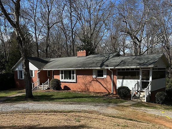 3rd image of 101 Laurel Ln