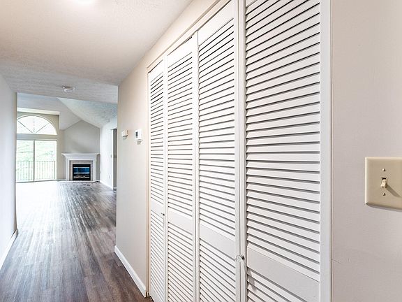 2nd image of 210 Ashley Dr Unit 210
