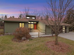 8241 Deer Pond Ct N, Lake Elmo, MN 55042