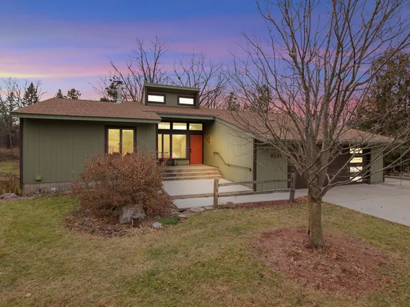 8241 Deer Pond Ct N, Lake Elmo, MN 55042