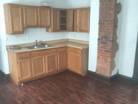 2nd image of 202 W Shawnee St Unit 1