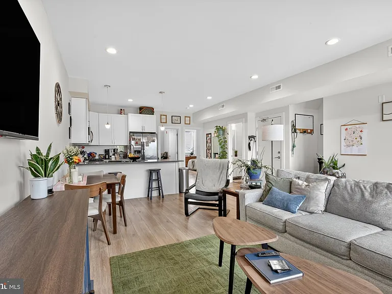 381 Martin St #3 — Photo 8