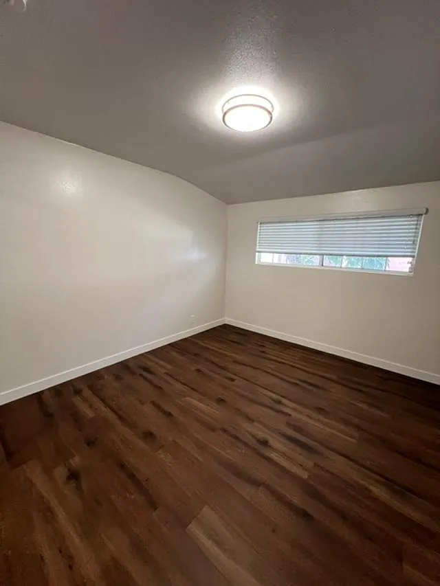 4 bed, 1369 sqft, $4,500 — Photo 2