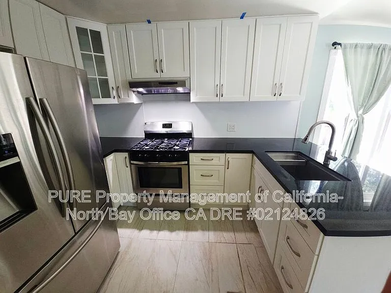 927 N Oak St — Photo 5