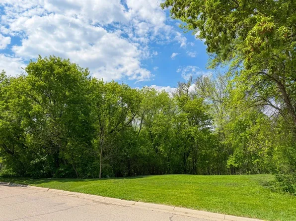202 W Everett Ave, Fergus Falls, MN 56537